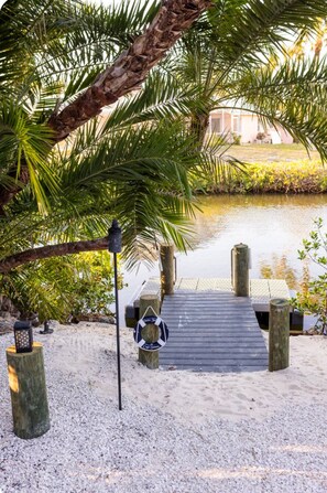 Property grounds - Waterfront Property with dock. Private and stunning backyard, bring your boat! (Osprey)