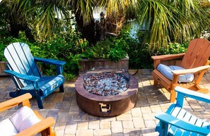 Property grounds - Waterfront Property with dock. Private and stunning backyard, bring your boat! (Osprey)