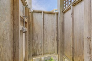 Property grounds - Semi-Oceanfront Home w/ Hot Tub, Grill, Nearby Beach Access, Updated Kitchen (Avon)