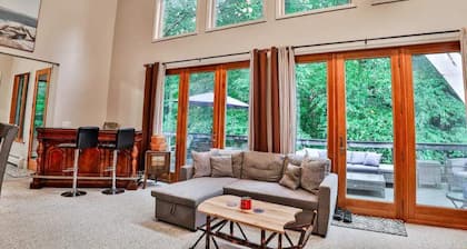 Twin Mountain River House