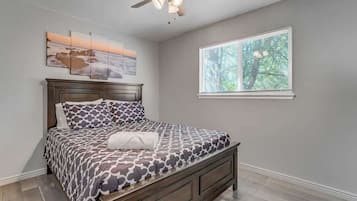 4 bedrooms, desk, iron/ironing board, WiFi