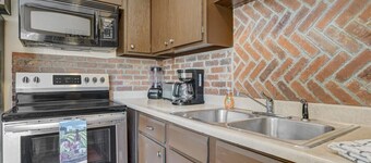 Space Base | Near Airport, BBQ, Game Room