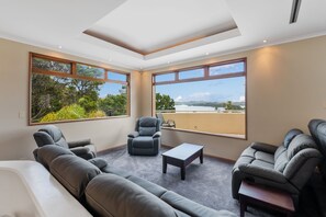Living area - Bayview Panorama - Paihia Holiday Home (Paihia)