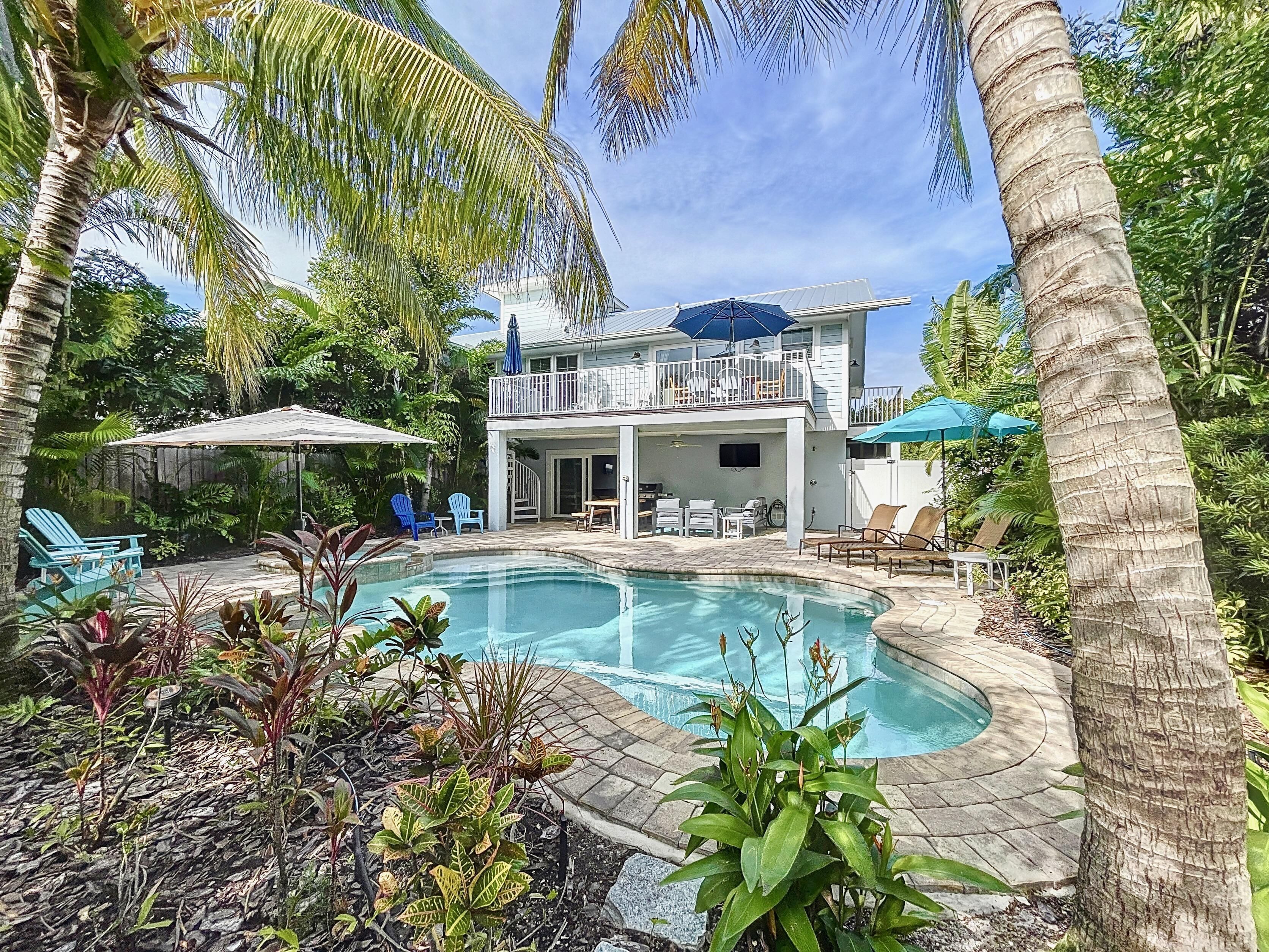 Special Rates- Beautiful 4BR Home with Pool, Jacuzzi, game room and beach gear 