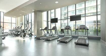 2 bedrooms apartment in a Chic condo in the heart of Toronto