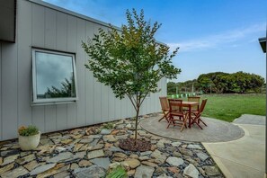 Outdoor dining - 62 Newell Ave Middleton (Middleton)