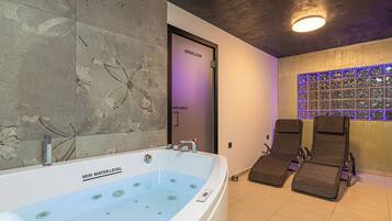 Indoor spa tub