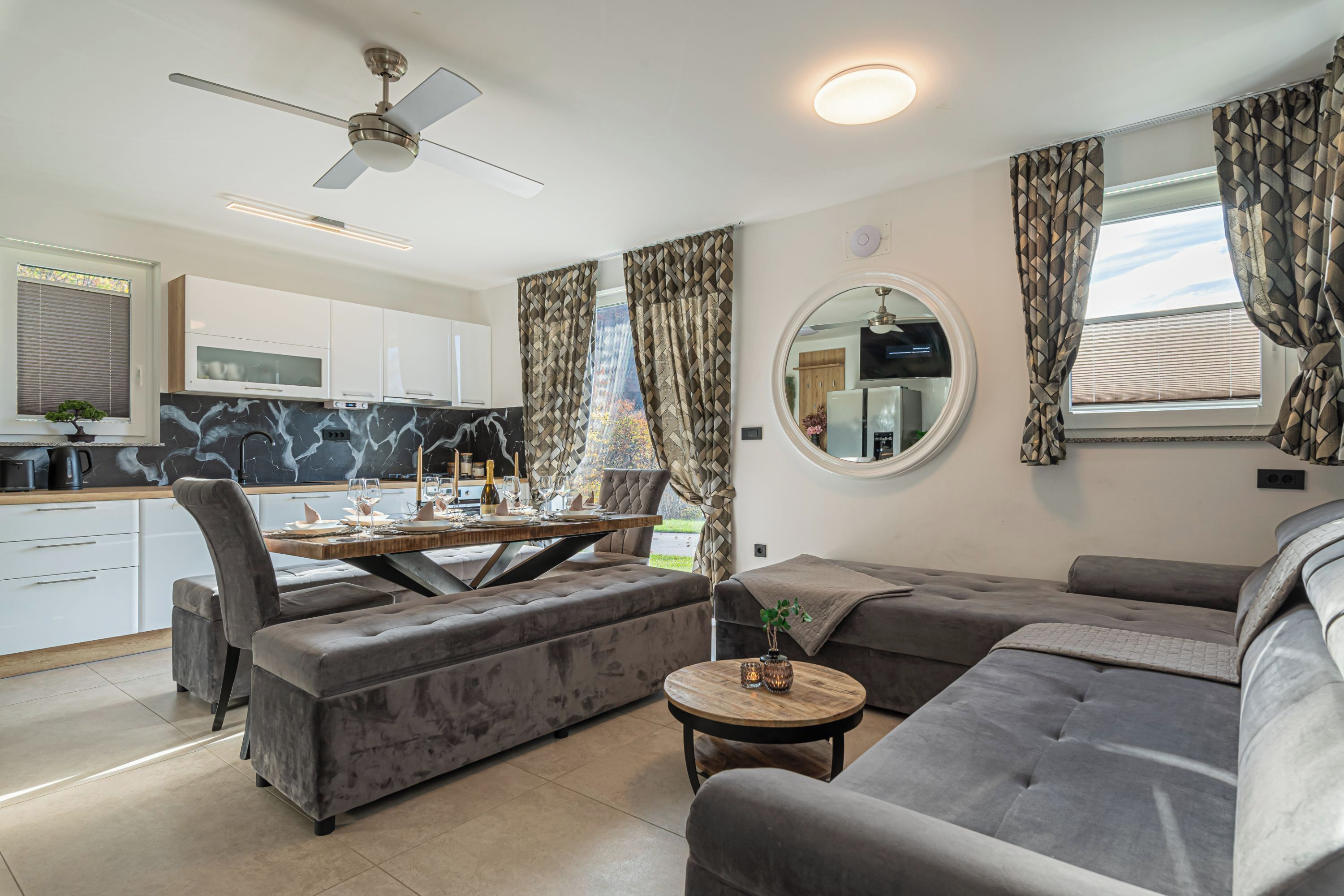 Casa familiar, 3 habitaciones, 2 baños (Villa Taja Nature Retreat) | Área de sala de estar | Televisión de pantalla plana 