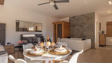 Family Studio, Mountain View, Mountainside (Wellness Paradise House Tim) | Tempat makan