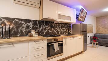 Family Apartment, Multiple Bedrooms (Wellness & Relax Apartment Lilly) | Private kitchen | Fridge, microwave, oven, stovetop