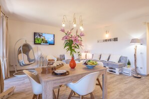 Family House, Multiple Bedrooms, 2 Bathrooms (La Luna nel Lago Lake View Garden) | Interior - La Luna nel Lago Lake View Garden (Ispra)