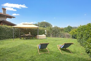 Outdoor spa tub - La Luna nel Lago Lake View Garden (Ispra)