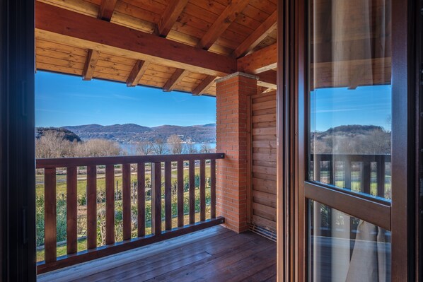Maison Familiale, plusieurs chambres, 2 salles de bains (La Luna nel Lago Lake View Garden) | Intérieur