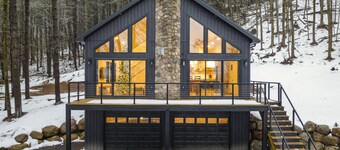 
Luxurious Tug Hill Lodge-Direct Snowmobile Access