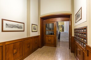 Interior - Colonna Apartment 4 by Wonderful Italy (Napoli)