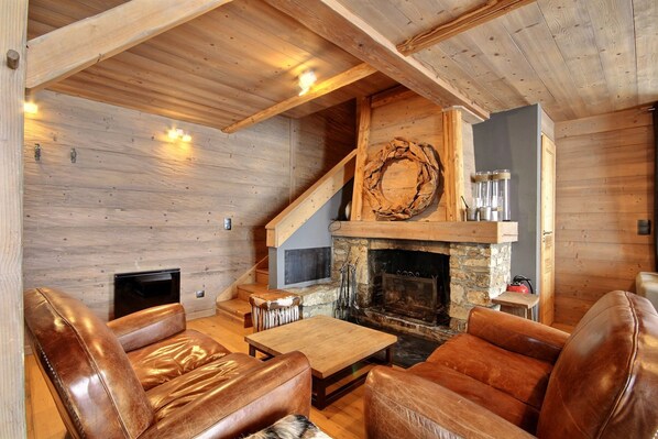 TV - Chalet au Pied des Pistes La Plagne 1800 (La Plagne-Tarentaise)