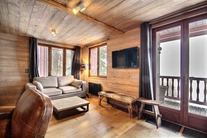 TV - Chalet au Pied des Pistes La Plagne 1800 (La Plagne-Tarentaise)