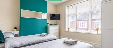 4 bedrooms, iron/ironing board, free WiFi, bed sheets