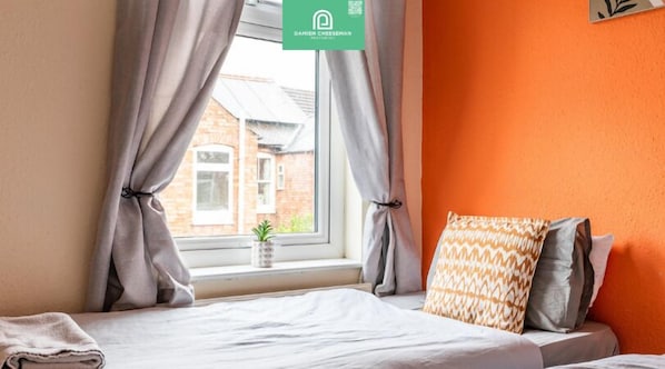 4 Schlafzimmer, Bügeleisen/Bügelbrett, kostenloses WLAN, Bettwäsche