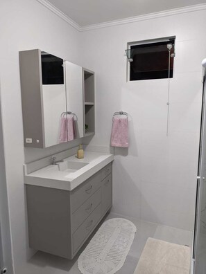 Hair dryer, towels, toilet paper - Blumen Espaço (Garcia Blumenau)