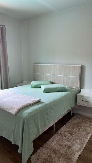 1 chambre, fer et planche Ă repasser, Wi-Fi gratuit, draps fournis