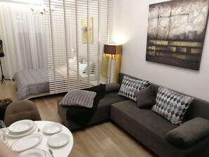 1 bedroom, desk, iron/ironing board, free WiFi - Central Studio on Clock Square D1 (Veria)