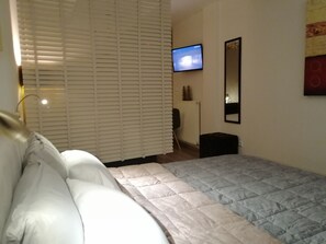 1 bedroom, desk, iron/ironing board, free WiFi - Central Studio on Clock Square D1 (Veria)