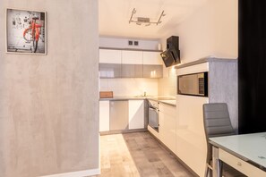 Classic Apartment | Private kitchenette | Fridge, stovetop, espresso maker, coffee/tea maker - RentPlanet - Leśny Dom (Karpacz)