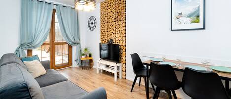 Classic Apartment | Iron/ironing board, free WiFi, bed sheets