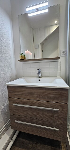 Shower, hair dryer - La Jungle - Vue Directe et Magnifique sur le Port (Saint-Valery-en-Caux)