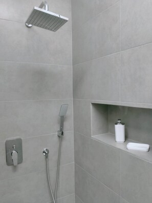 Shower, hair dryer, towels, soap - Rimini - Chèsa dla Caveja - vacation home (Rimini)