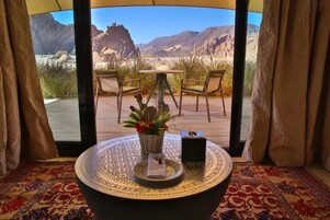 Ropa de cama de alta calidad y artículos del minibar gratis 