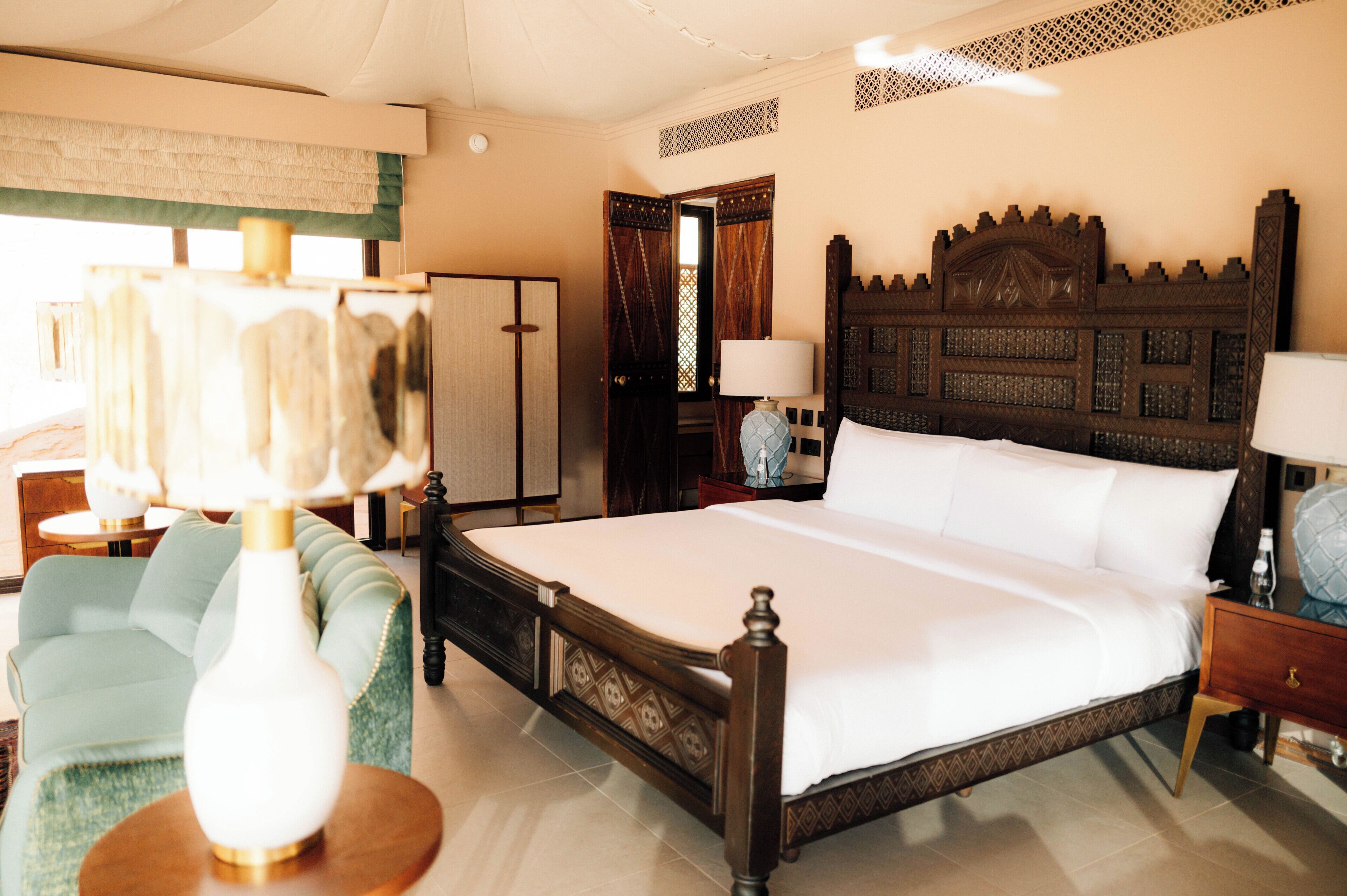 Roba de llit d'alta qualitat i minibar amb articles gratuïts 