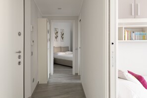 2 bedrooms, desk, iron/ironing board, travel cot - MILANO ADORABLE HOME - a cute apartment in Milan city centre: 2 BDR, 4 guests (Milano)