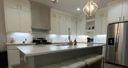West Texas Chic. New Construction. EV Charger. Pets Allowed. Ten Mins from TTU.
