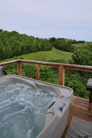 Outdoor spa tub - Summer Getaway!! Nearby attractions including Dollywood!! (Sevierville)