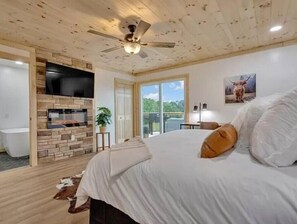 2 slaapkamers, een bureau, een strijkplank/strijkijzer, gratis wifi