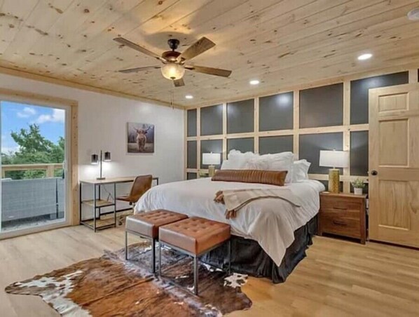 2 bedrooms, desk, iron/ironing board, free WiFi - Summer Getaway!! Nearby attractions including Dollywood!! (Sevierville)