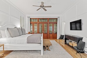 5 habitaciones, escritorio, tabla de planchar con plancha y wifi 