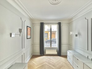 Interior - Furnished Apartment for 5 Guests in Paris (Paris)