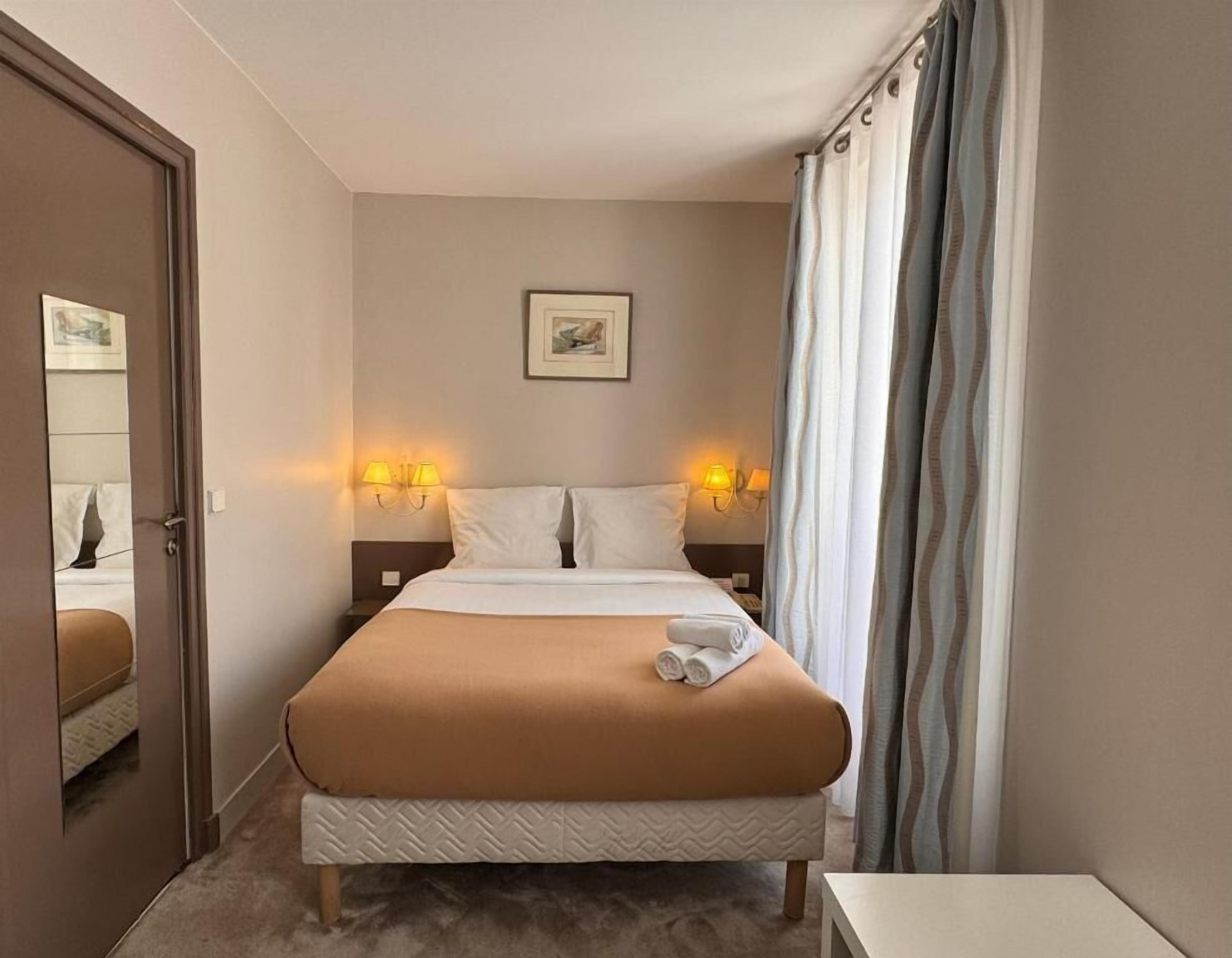 In-room safe, desk, soundproofing, iron/ironing board (on request)