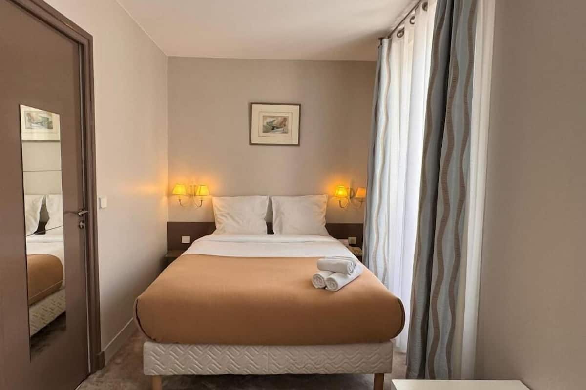 In-room safe, desk, soundproofing, iron/ironing board (on request)