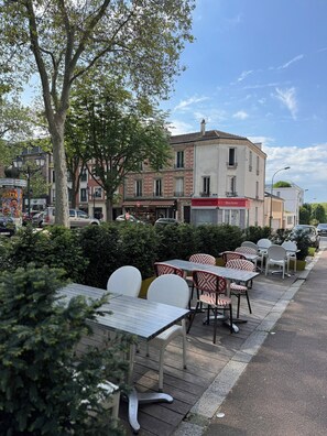 Terrace/patio - Hôtel Paris Vésinet (Le Vesinet)