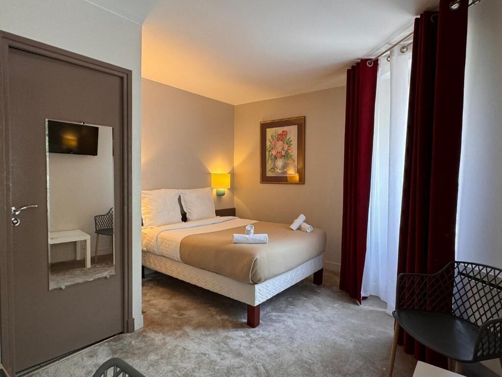 In-room safe, desk, soundproofing, iron/ironing board (on request)