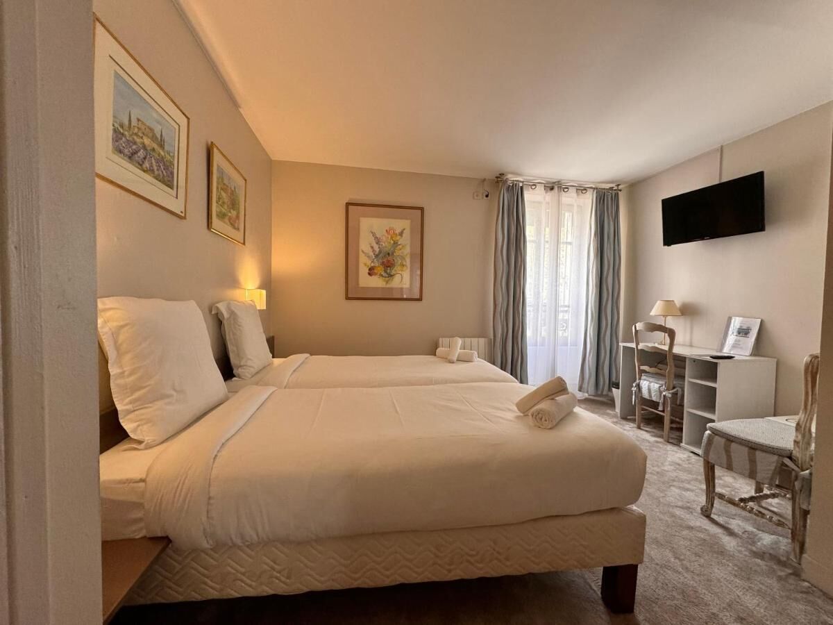 In-room safe, desk, soundproofing, iron/ironing board (on request)
