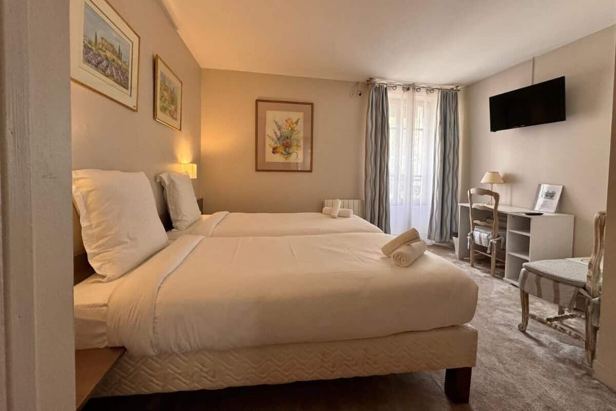 In-room safe, desk, soundproofing, iron/ironing board (on request)