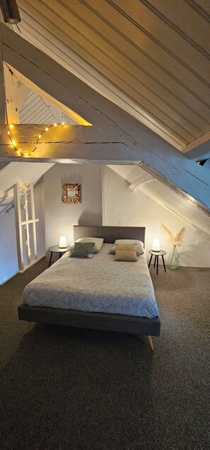 1 bedroom, iron/ironing board, free WiFi, bed sheets - L'atelier- Duplex vue Magnifique sur le Port (Saint-Valery-en-Caux)