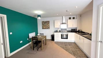 Club Apartment, 1 Double Bed, Kitchen | In-room dining