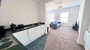 Premium Apartment, Multiple Beds, Kitchen | Private kitchen | Fridge, microwave, oven, stovetop - Friars House, Stafford by BELL Apartments (Stafford)