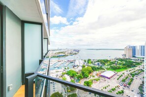 View from property - Studio With Bay Views In Downtown Miami (Miami)